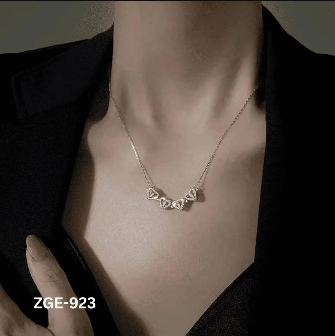 Magnetic Heart Clover Necklace Golden Silver 4
Leaf